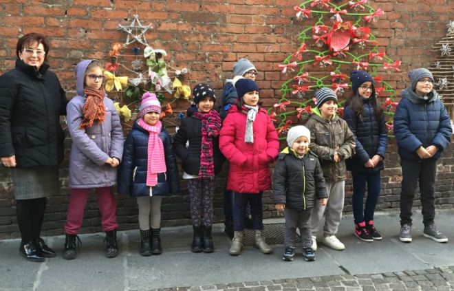 Da Casale Monferrato a Mantova gli auguri dei bambini con gli alberi di Natale del riciclo