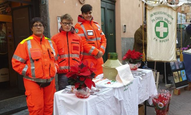 Un iniziativa della Croce Bianca di Imperia per la Valle Arroscia: una stella di Natale in cambio di un offerta per ricostruire