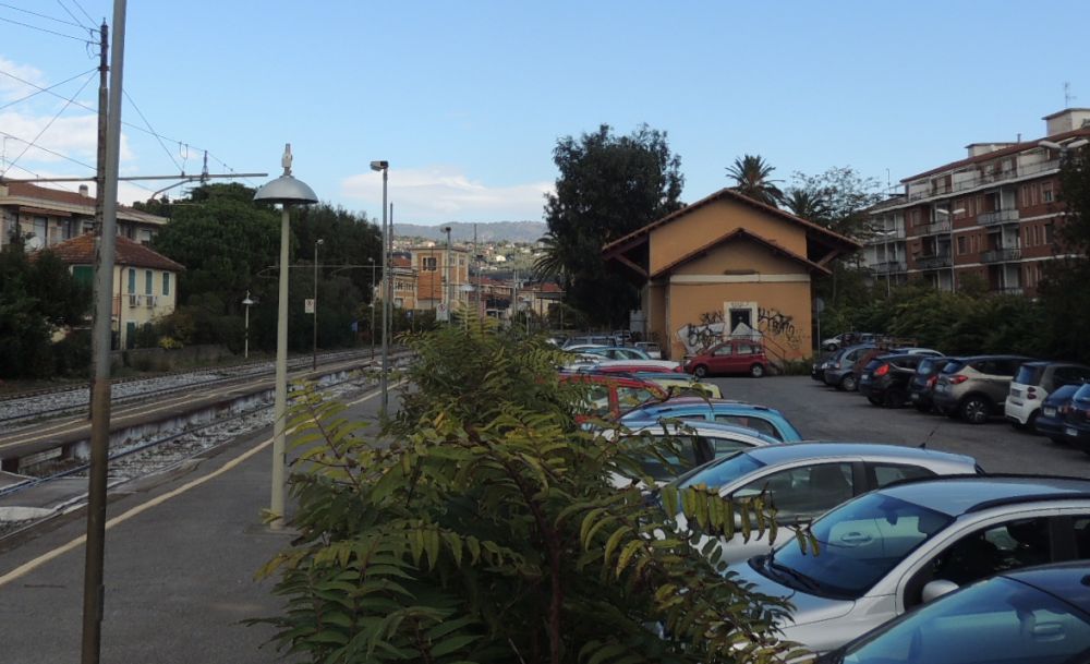 Diano Marina, la sede degli operai comunali trasferita all’ex Magazzino della stazione. Persi altri parcheggi