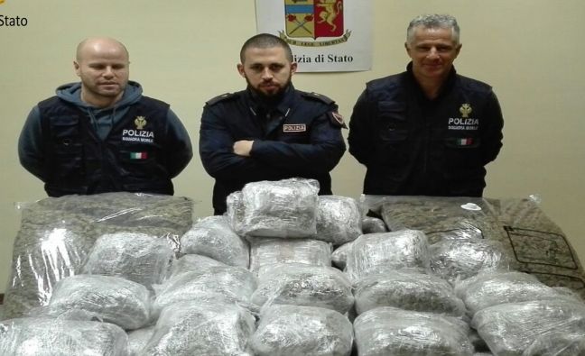 I poliziotti della squadra Mobile di Alessandria sequestrano 110 Kg di droga e arrestano due italiani