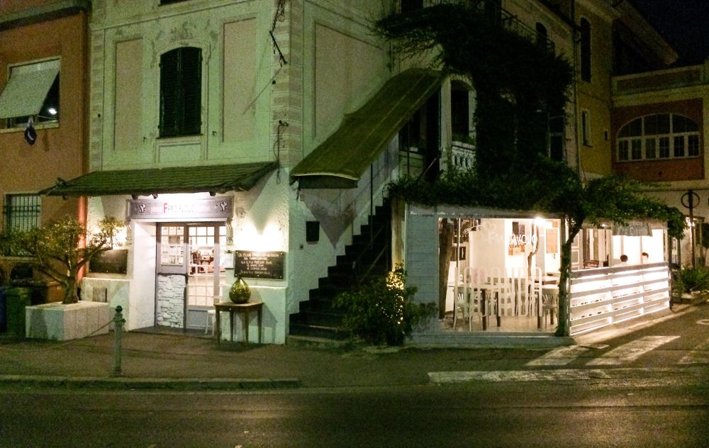 La Pizzeria Fra Diavolo Di Diano Marina Offre Gratis Il Pranzo Di Natale A 80 Poveri Del Golfo Dianese Oggi Cronaca