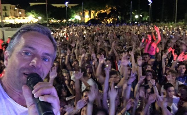A Diano Marina Capodanno si festeggia in piazza con Gianni Rossi e Polo dj all’insegna di karaoke e musica