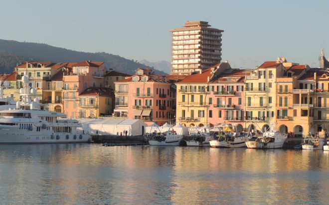 La società che gestisce il Porto di Imperia aiuta i meno abbienti fornendo lavoro