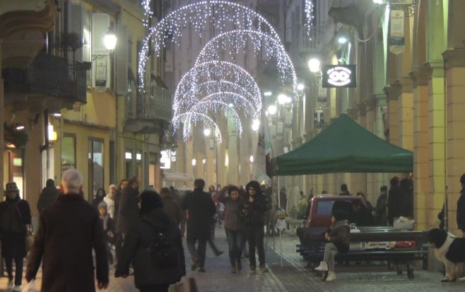 Tortona si sta “scaldando” per Natale, diversa gente in centro ha applaudito l’animazione del Comune