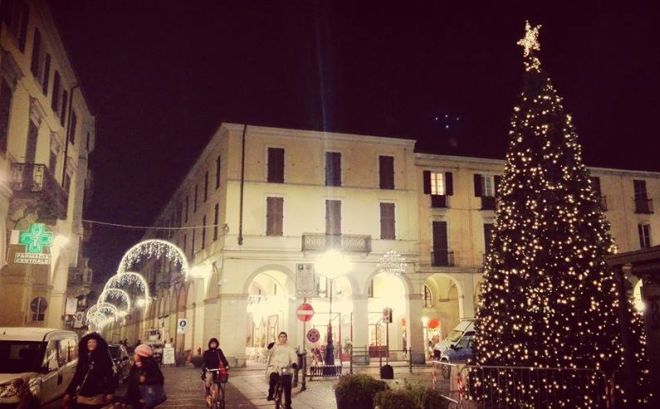 Luminarie natalizie accese a Tortona grazie a Simecom. Senza lo sponsor sarebbe stata al buio