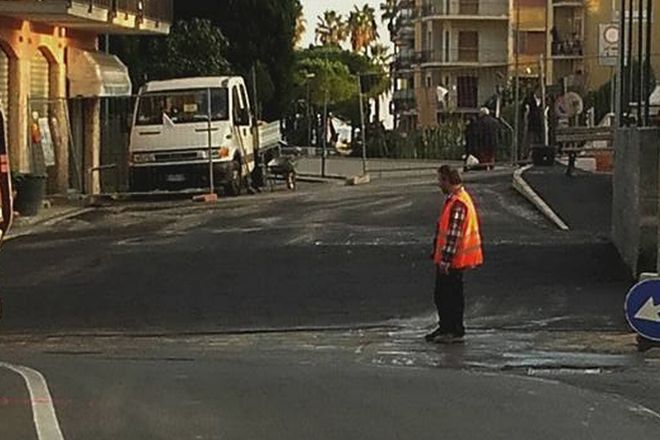 Diano Marina, il Pontino non ‘è più, asfaltata la strada. Sarà aperta in tempo per collegare la nuova stazione