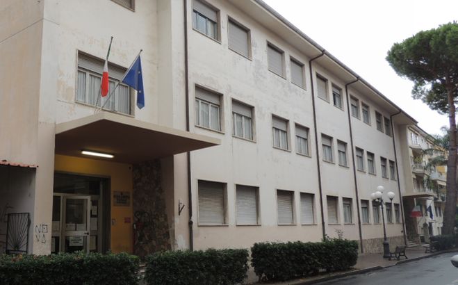 Condotte vecchie alle scuole di Diano Marina e il riscaldamento al pianterreno non funziona come dovrebbe. Il Comune interviene