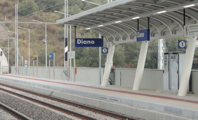 Sotto il sole cocente, a 37 gradi, a piedi alla stazione di Diano….