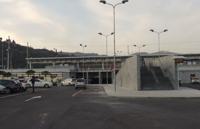 La strada che porta alla stazione di Diano è buia e pericolosa e molti vanno a piedi: fate qualcosa prima che ci scappi il morto