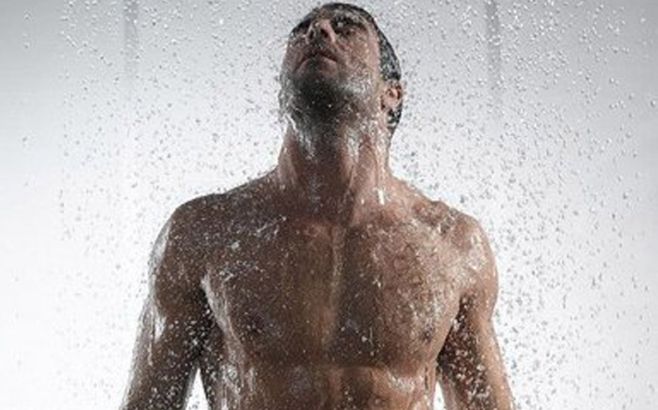 Tre marocchini denunciati perché si fanno una doccia negli spogliatoi dei ferrovieri di Alessandria. Nei guai chi ha dato loro i codici di accesso