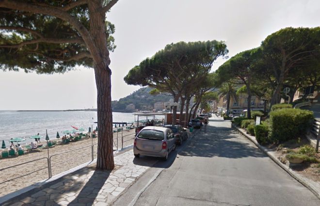 Si asfalta via Torino a Diano Marina che viene chiusa al traffico