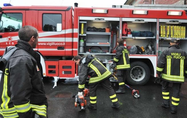 I Vigili del Fuoco di Tortona soccorrono una pensionata di 89 anni caduta in casa che non riusciva a rialzarsi