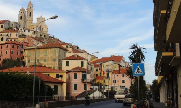 Cervo, lamentele per i camion dei rifiuti che passano troppo presto a svuotare i cassonetti. Anticipare o ritardare il passaggio