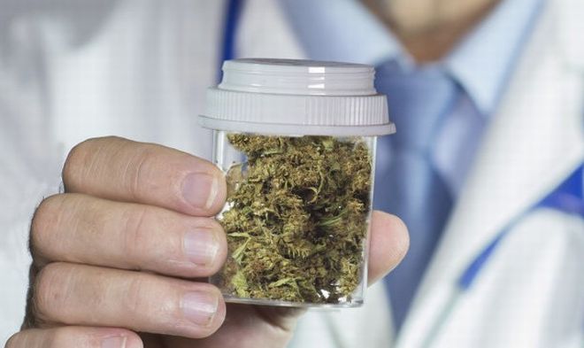 Nelle farmacie del Piemonte in arrivo una guida che spiega come usare la droga per alleviare il dolore