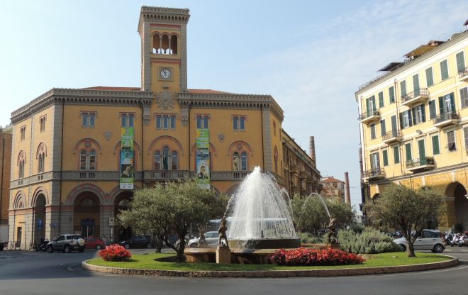 Imperia, domani fontana di piazza Dante di blu per il piccolo Charlie Gard