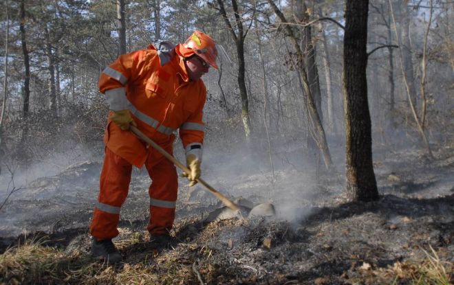 Incendio a Cervo, aggiornamento ore 20: “Se spira il vento riprende sicuro” dicono i pompieri