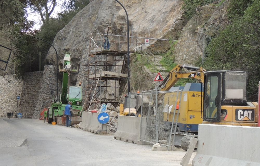 Quasi conclusi i lavori di messa in sicurezza della frana in via Torino a Diano Marina. Le immagini