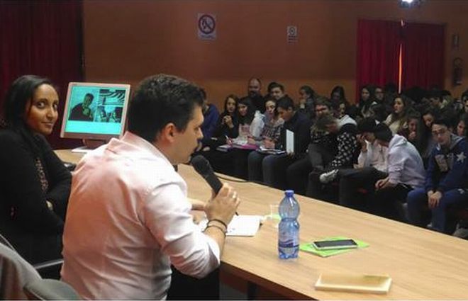 Record di partecipazione di studenti a Imperia per lo scrittore Demetrio Paolin