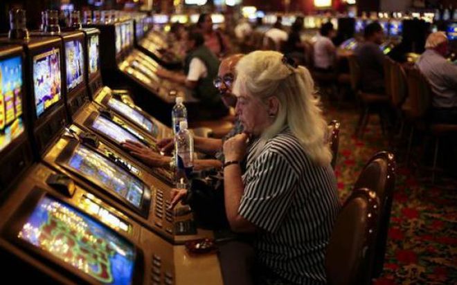 Tortona contro le slots: apparecchi accesi solo dopo le 14 e i locali chiuderanno a mezzanotte. Anche Bingo e Scommesse