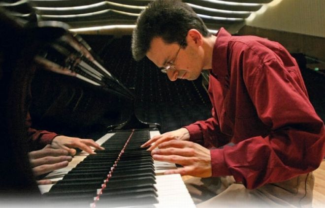 Venerdì al teatro civico di Tortona c’è Andrea Bacchetti in concerto con gli archi del Teatro Regio