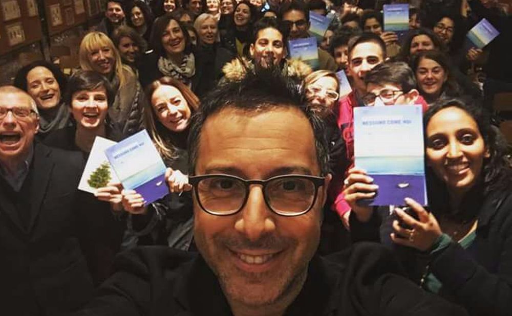Grande successo a Cervo per Luca Bianchini che ha presentato il suo ultimo libro “Nessuno come noi”/Le immagini