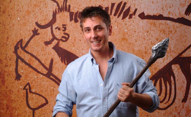 Venerdì torna il teatro a Sanremo con l’uomo delle caverne