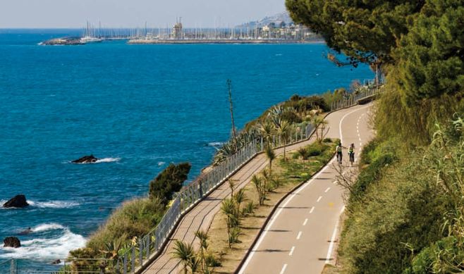 Raggiunto l’accordo per realizzare una lunga pista ciclabile sul mare che parte da Ventimiglia e  arriva in Toscana