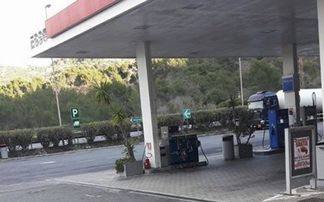 Da oltre 8 giorni il distributore di benzina sull’A/10 a Cervo è chiuso, dipendenti preoccupati