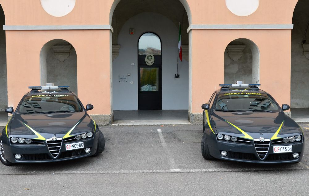 Cinque tortonesi organizzano un finto corso di formazione ottenendo un finanziamento statale di 257 mila euro, scoperti dalla Finanza che sequestra i loro beni