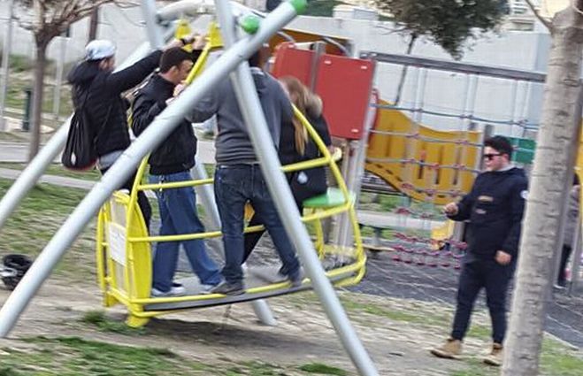 Come divertirsi sulla giostra riservata ai disabili di Imperia……