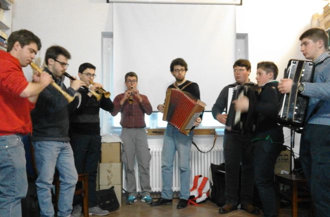 Tanta gente alla prima rassegna delle Musica popolare dedicata ai giovani di Gremiasco