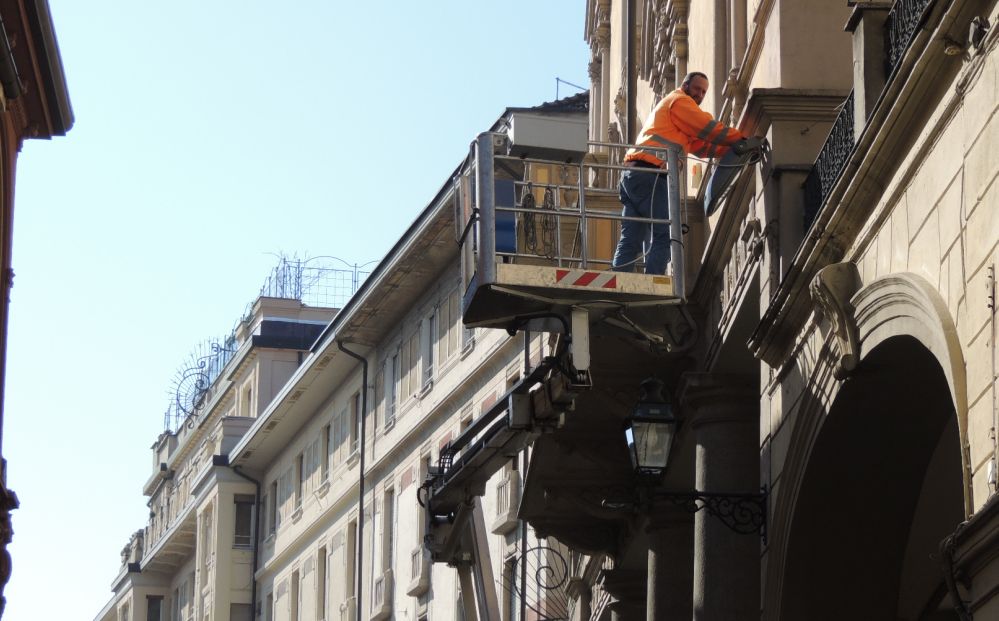 Il centro di Tortona cambia aspetto con la nuova illuminazione a led e i lavori di riqualificazione urbana