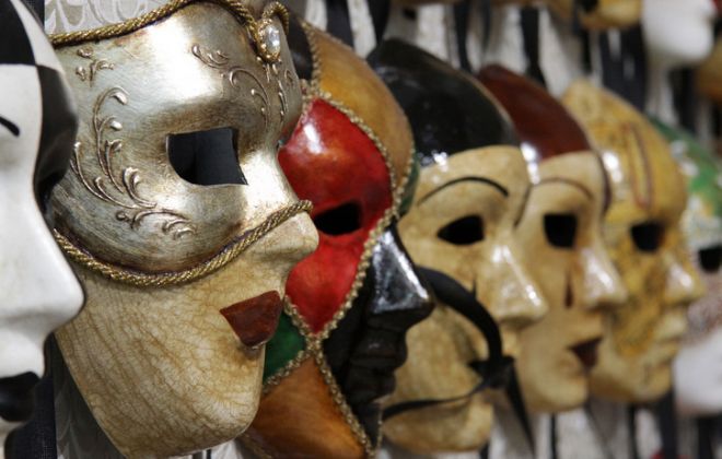 In Biblioteca a Tortona, sabato 25 si parla di maschere col maestro Natale Panaro