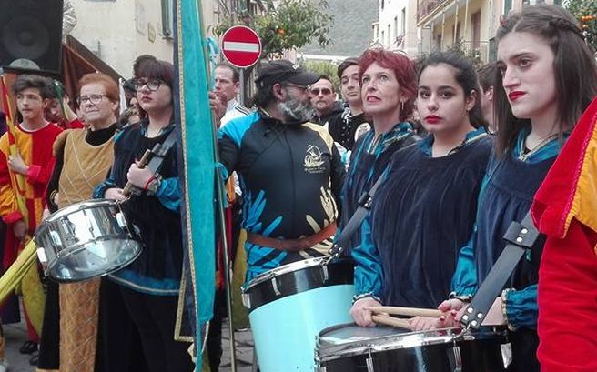 Gli sbandieratori di Ventimiglia si sono esibiti a Taggia con grande successo