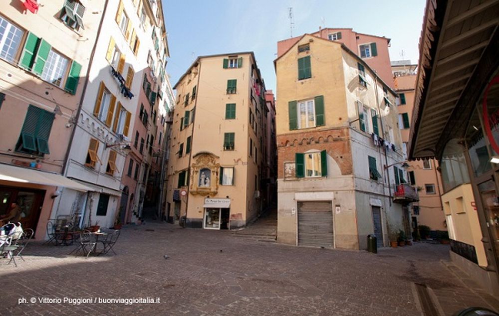 Viaggiareoggi: Genova mediovale e spirituale. Breve tour a piedi, partendo dalla stazione Principe, per scoprire e vivere alcune tappe