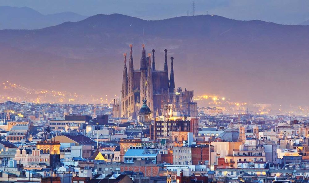 Viaggiare Oggi: Italiani bloccati a Barcellona per Covid, il consolato sconsiglia di andarci