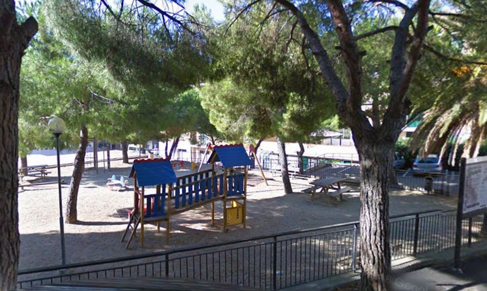 A Cervo rimessi a nuovo i giochi per bambini nei giardini del Villaggio dei Fiori