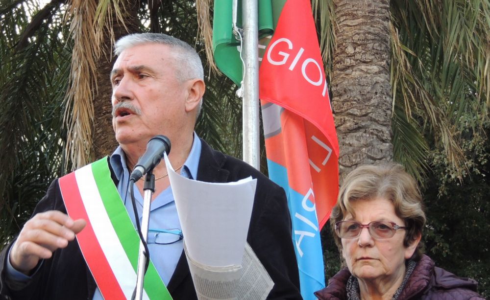 Il racconto della vicina di casa che abita a contatto con i profughi di San Bartolomeo: “Dividiamo la stessa scala e lo stesso cortile” La verità su quello che è accaduto