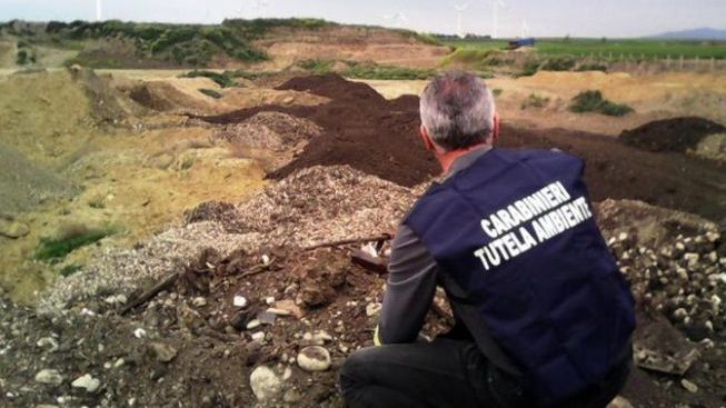 Controlli dei carabinieri del Noe di Alessandria per prevenire gli incendi di rifiuti