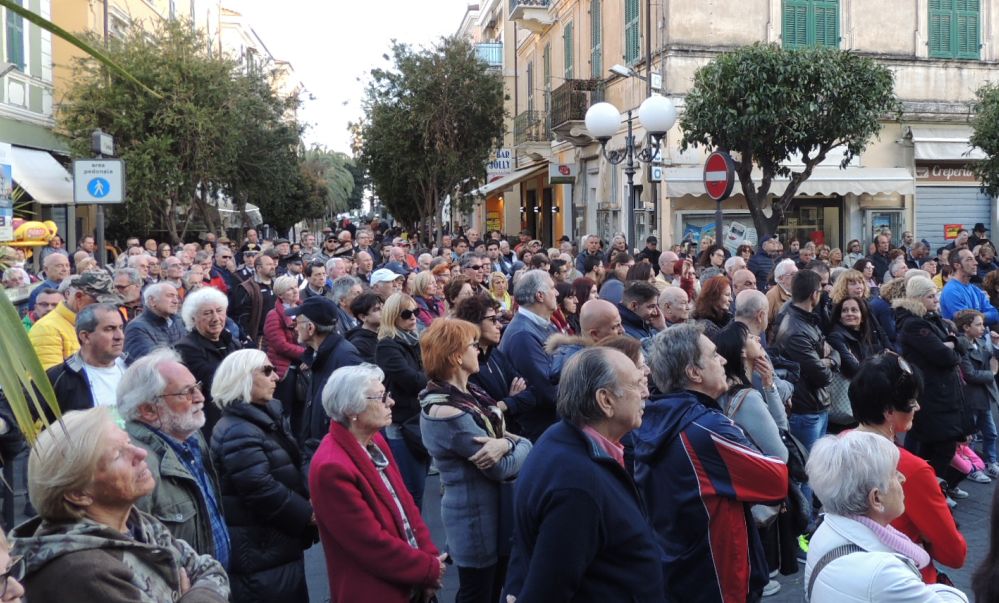 Migranti a Diano Marina, è scontro aperto: mercoledì alle 18 Consiglio comunale che ne frena l’arrivo e alle 21 serata per favorirne l’accoglienza
