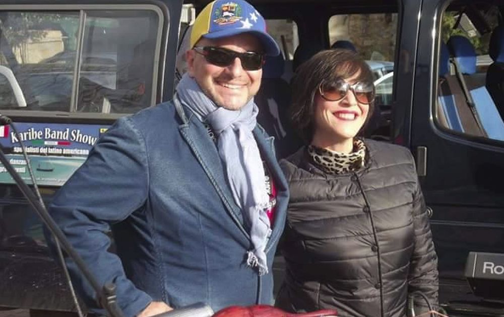 Le immagini del concerto della Karibe Band sul piazzale del Tennis a Diano Marina, un successo con oltre 300 persone