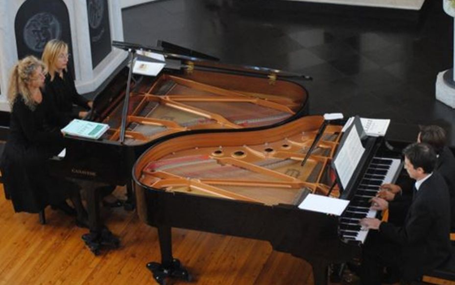 Domenica a Bordighera un concerto di piano ad otto mani con Riccardo Crespi, Patrizia Magliocchetti, Sonja Silvano, Marco Zaccaria.