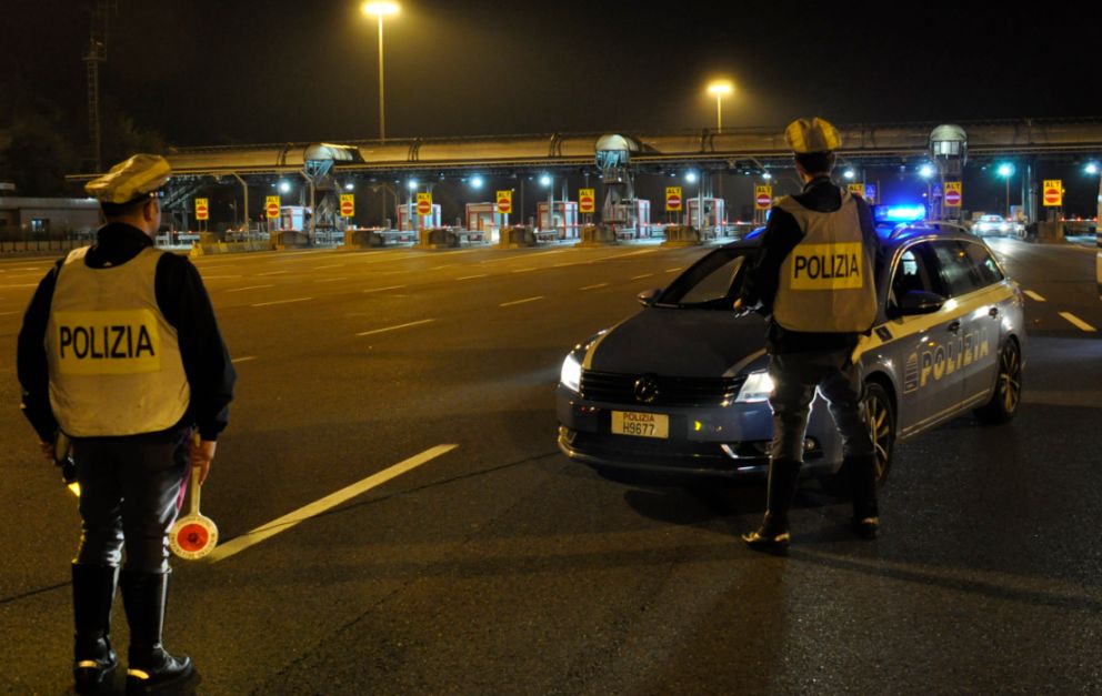 La Polizia stradale di Tortona blocca due persone per guida in stato di ebrezza, una denunciata, l’altra paga “solo” una multa di 523 euro