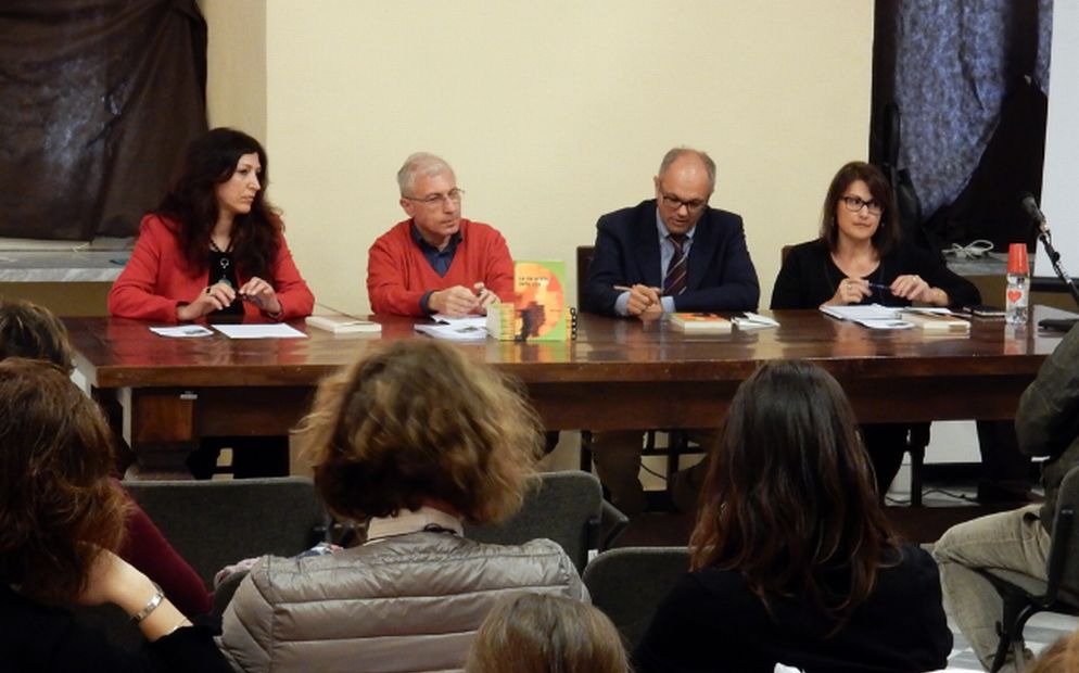 In biblioteca a Tortona svelati i segreti di Oggi Cronaca attraverso la presentazione del libro “Le tre scelte della vita”