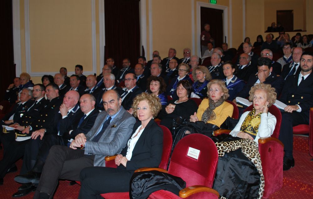 Teatro gremito a Sanremo per ascoltare la relazione del  Capitano di Vascello Giosuè Allegrini