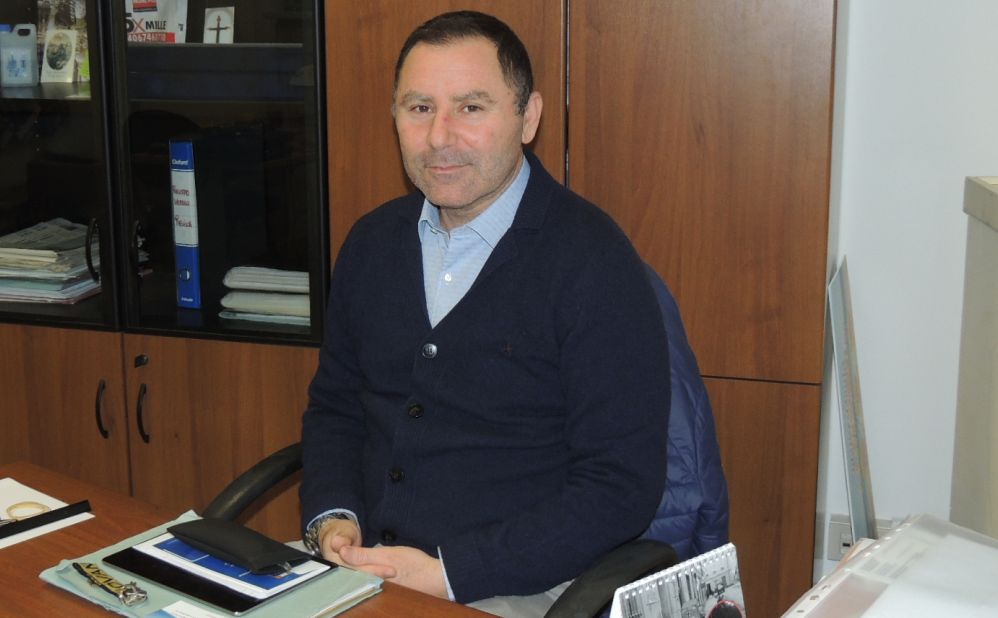 Percepisce uno stipendio da operaio ma fa incassare al Comune di Diano Marina 200 mila euro all’anno. Alla minoranza, però, non sta bene