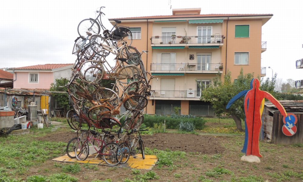 Angoli nascosti di Diano Marina: un giardino ricco di opere e sculture particolari, vi piace?
