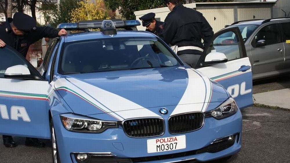 La Polizia stradale di Alessandria scova un camionista serbo con patente fasulla