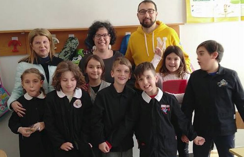 In classe a San Bartolomeo sono arrivati gli esperti del museo Marm di Diano Marina per una lezione sulla preistoria