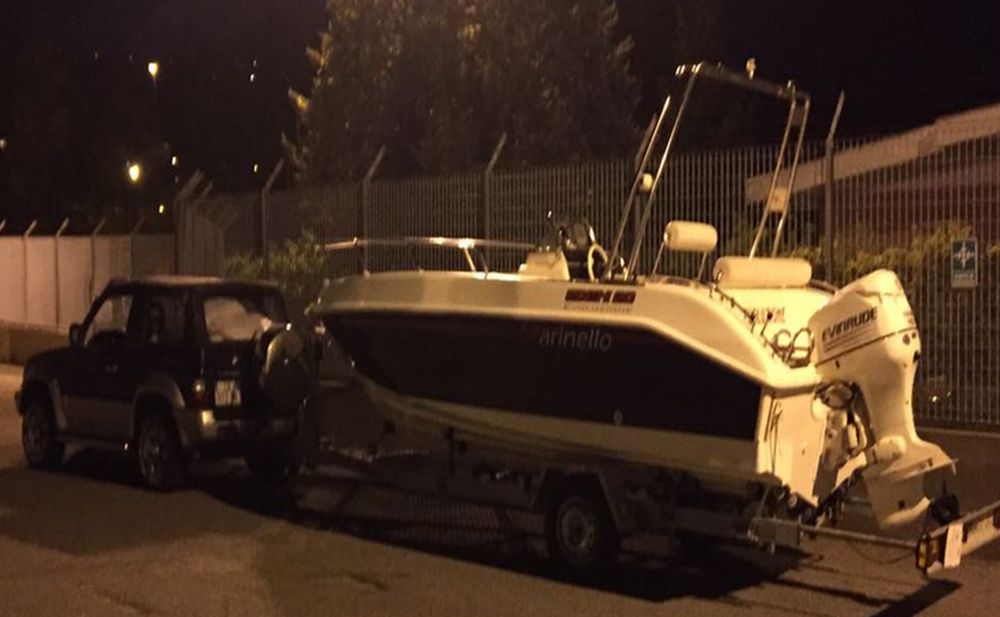 Portava il motoscafo al mare ma non aveva la patente per trasportarlo, fermato a Ovada, pagherà 5 mila euro di multa